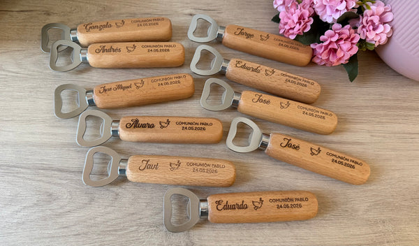 Abrebotellas de madera personalizado para invitados