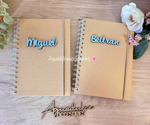 Libreta con nombre personalizado (mínimo 15 unidades )