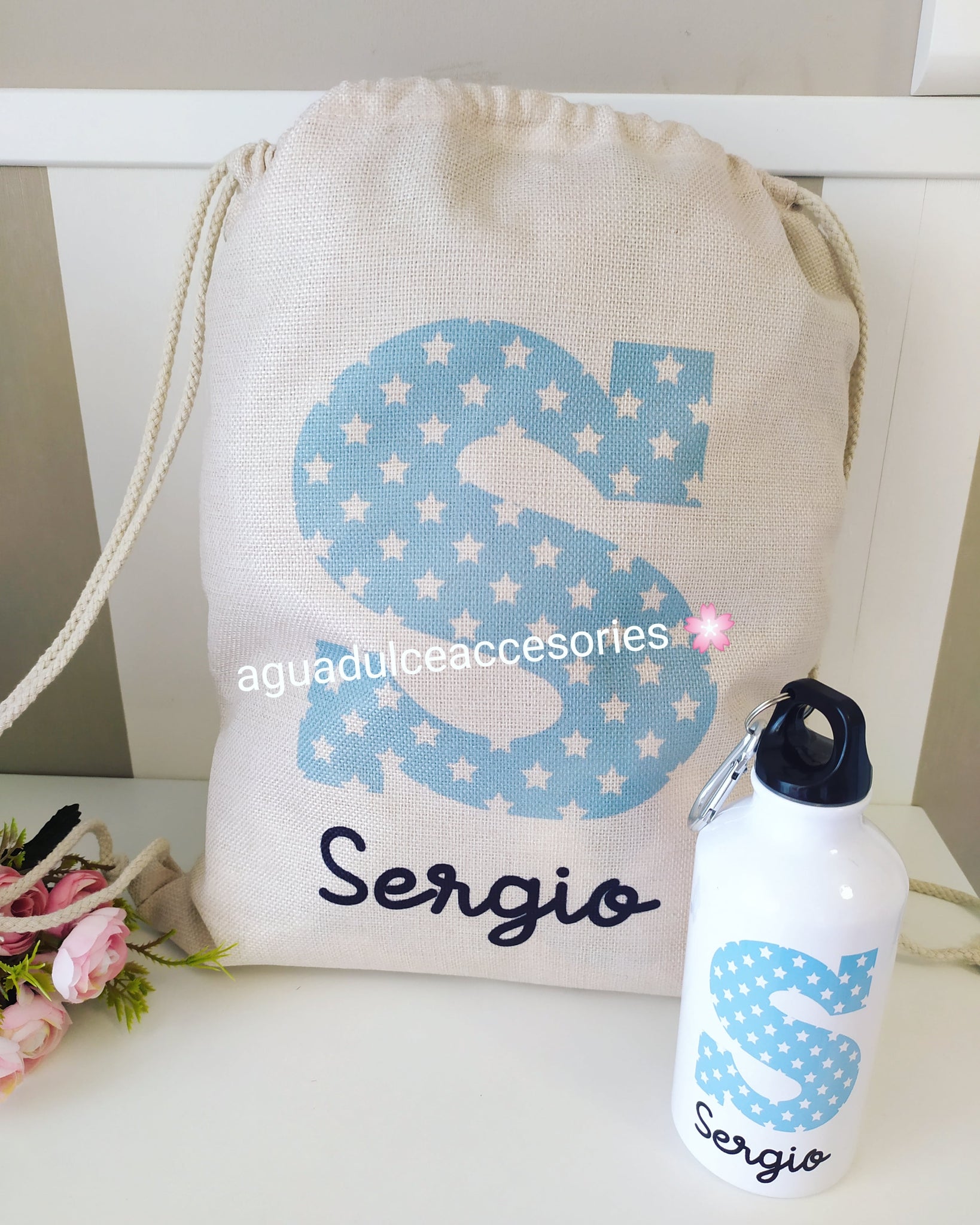 Pack botella 800 ml y mochila personalizada, detalle para niños de Aguadulceaccesories